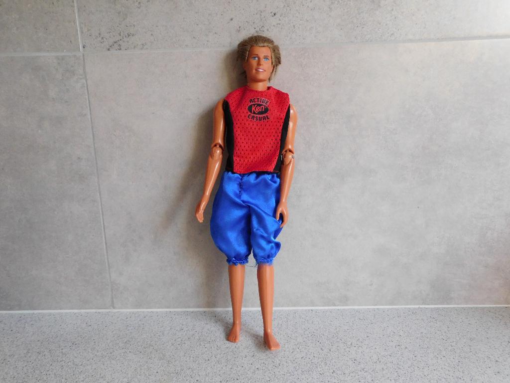 Ken Mattel 1990 en 1975 Blond haar Made in China, Verzamelen, Poppen, Ophalen of Verzenden, Zo goed als nieuw, Pop
