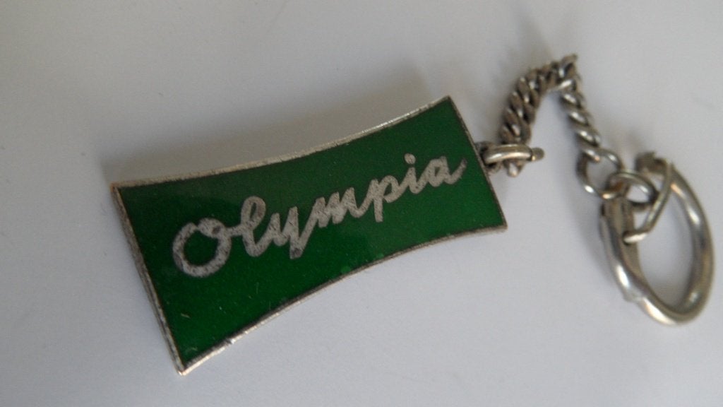 Olympia typemachine oude sleutelhanger, geëmailleerd, Verzenden, Gebruikt, Gebruiksvoorwerp