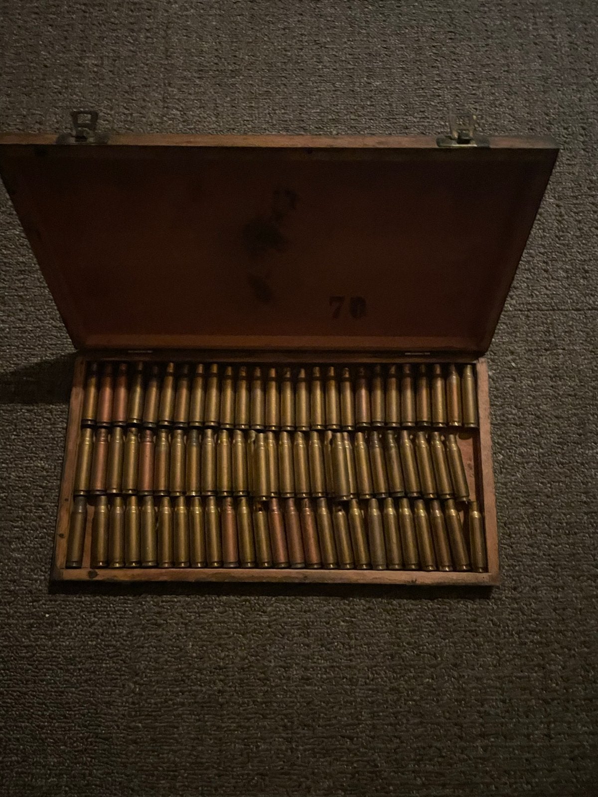 Houten kistje met hulzen - Militaria verzamelobject, Verzamelen, Ophalen of Verzenden, Overige soorten, Overige gebieden, Hulzen of Bodemvondsten
