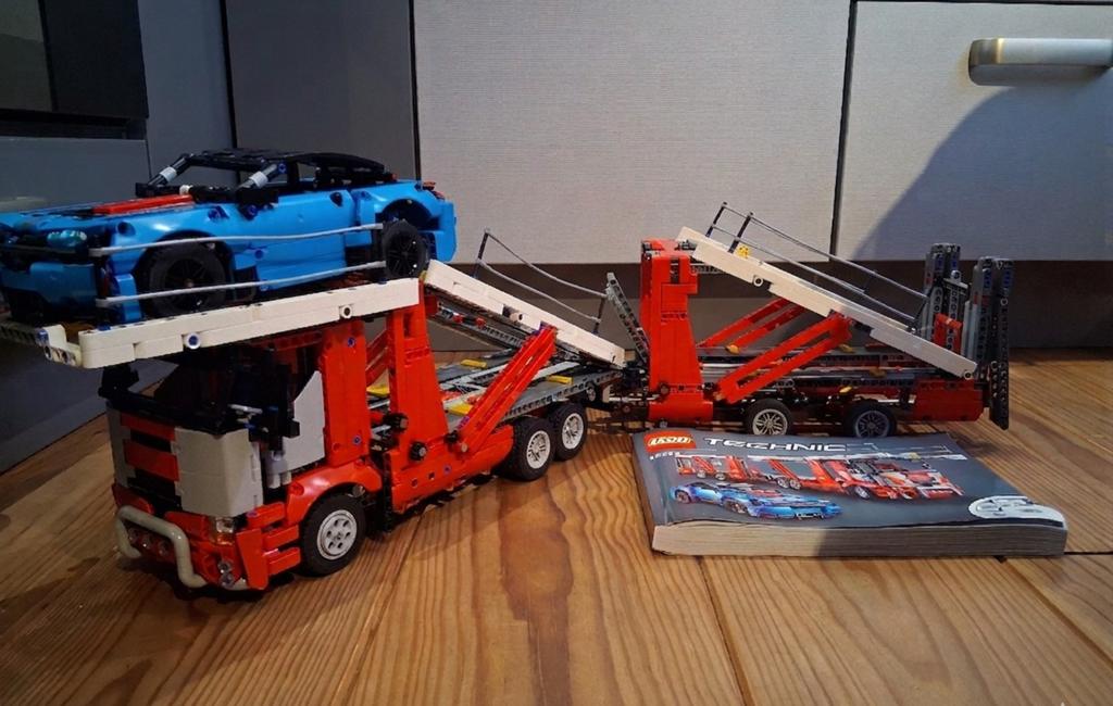 Lego technic Autotransport voertuig 42098 complete set +boek, Ophalen of Verzenden, Zo goed als nieuw