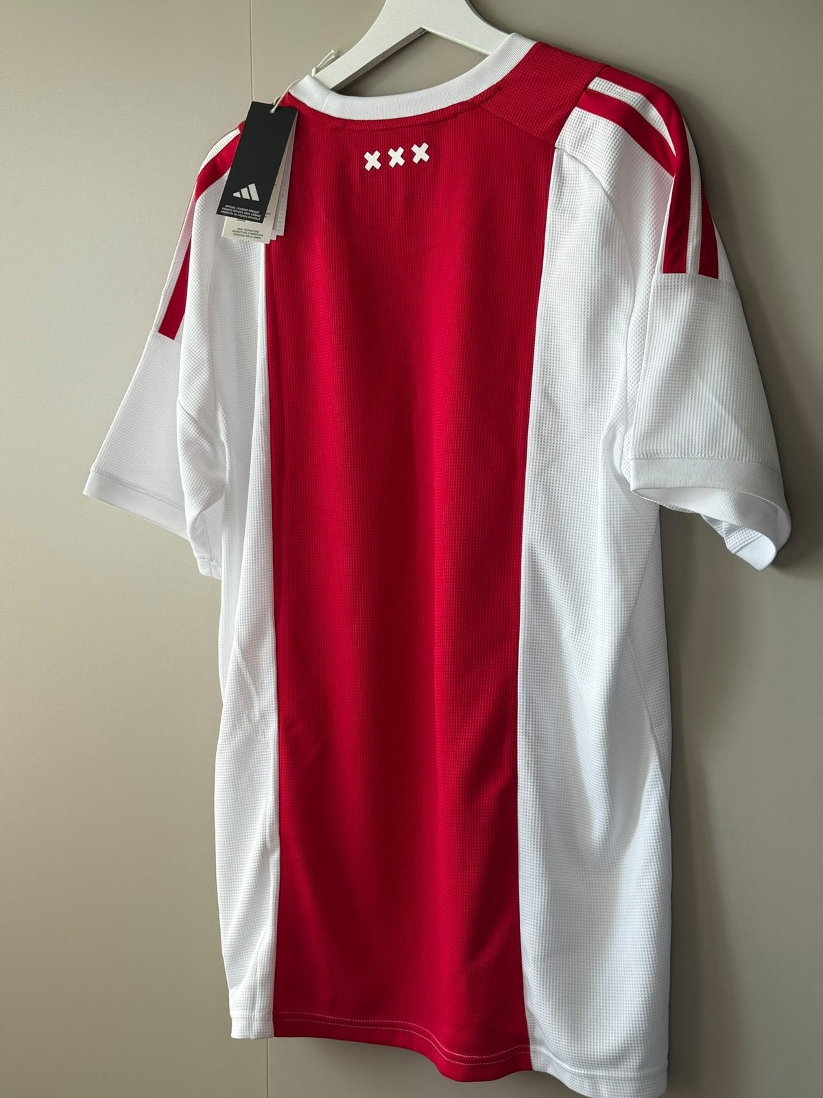 Foto 4 van Origineel Ajax-shirt 26/27. Gesigneerd door Ajax-legendes
