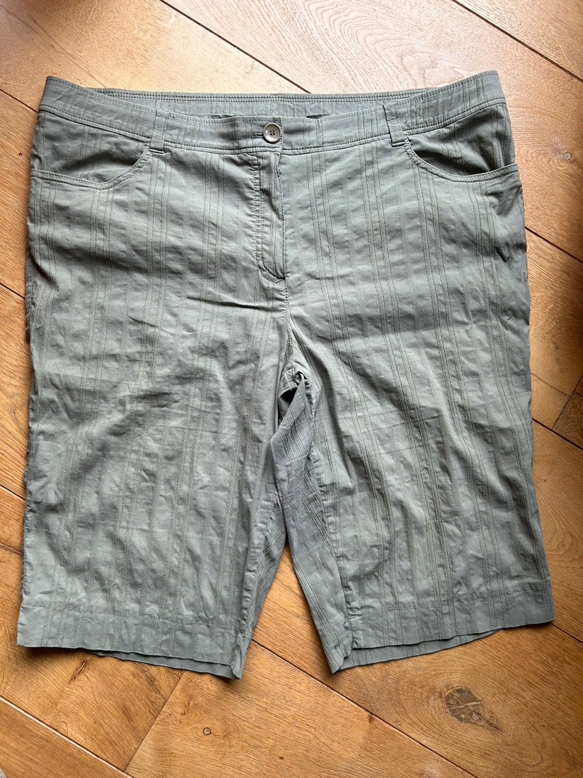 SAMOON korte broek mt 48 nieuwstaat grote maat, Kleding | Dames, Grote Maten, Verzenden, Zo goed als nieuw, Groen, Broek of Spijkerbroek