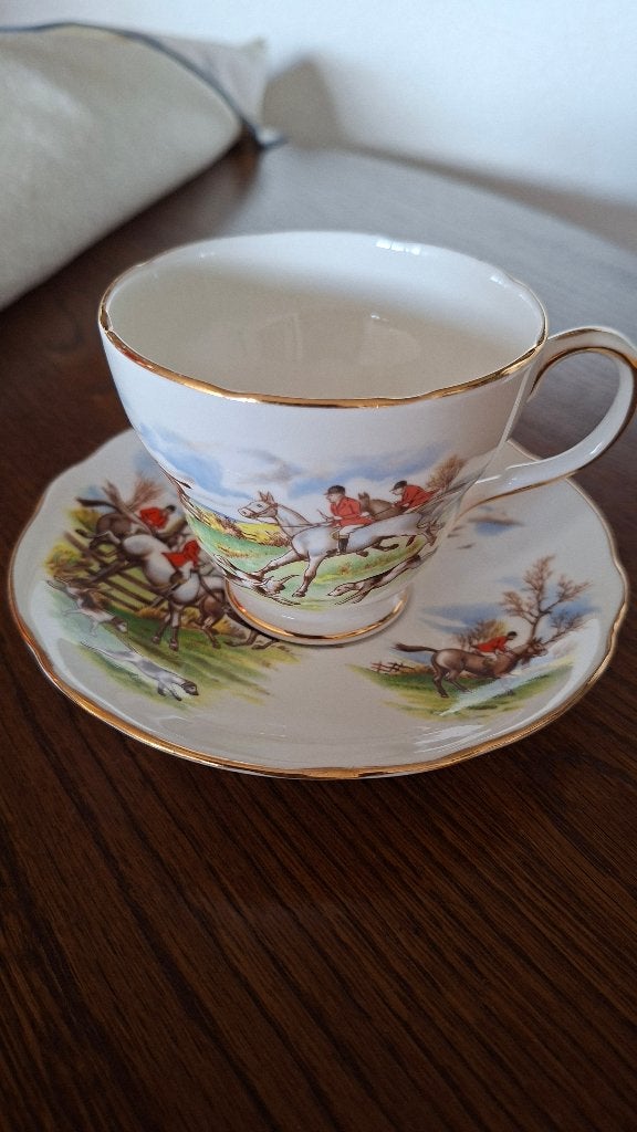 Servies Engels Vossenjacht (Duchesse), Ophalen