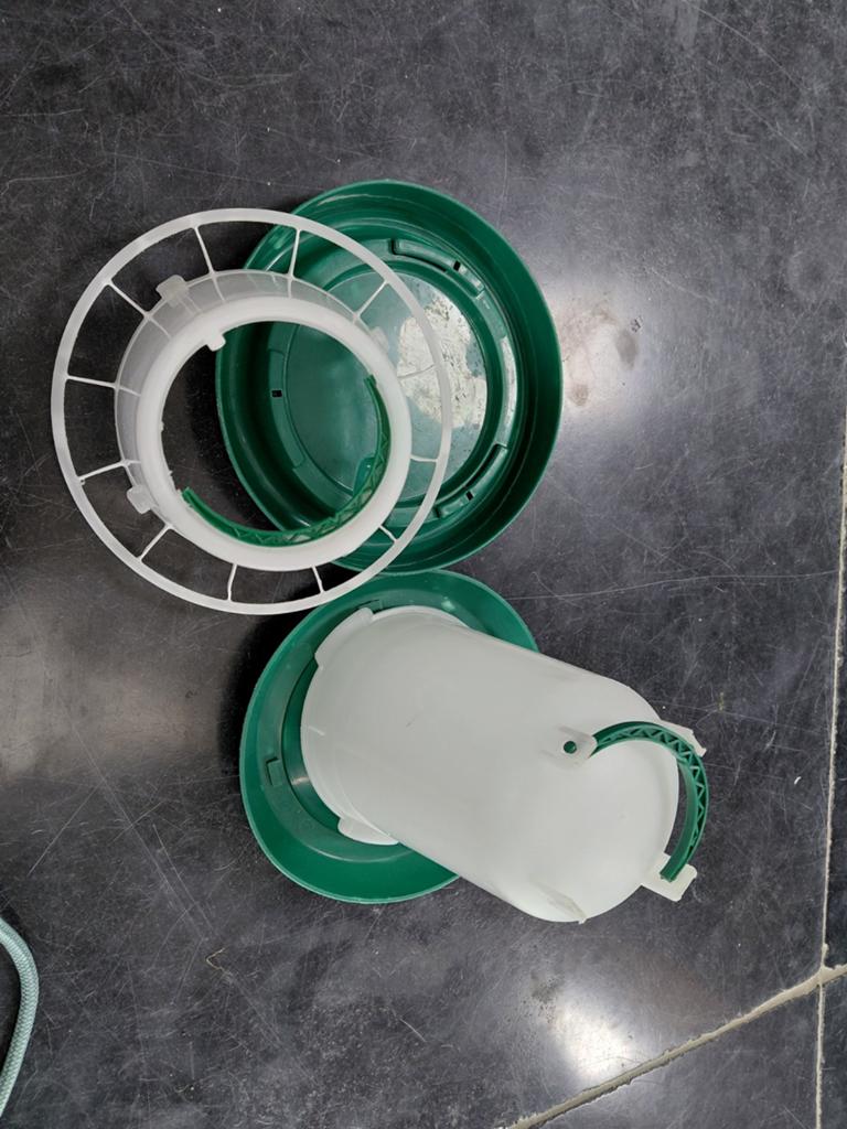 Voederbakjes kuikens kippen, Dieren en Toebehoren, Pluimvee, Meerdere dieren, Kip