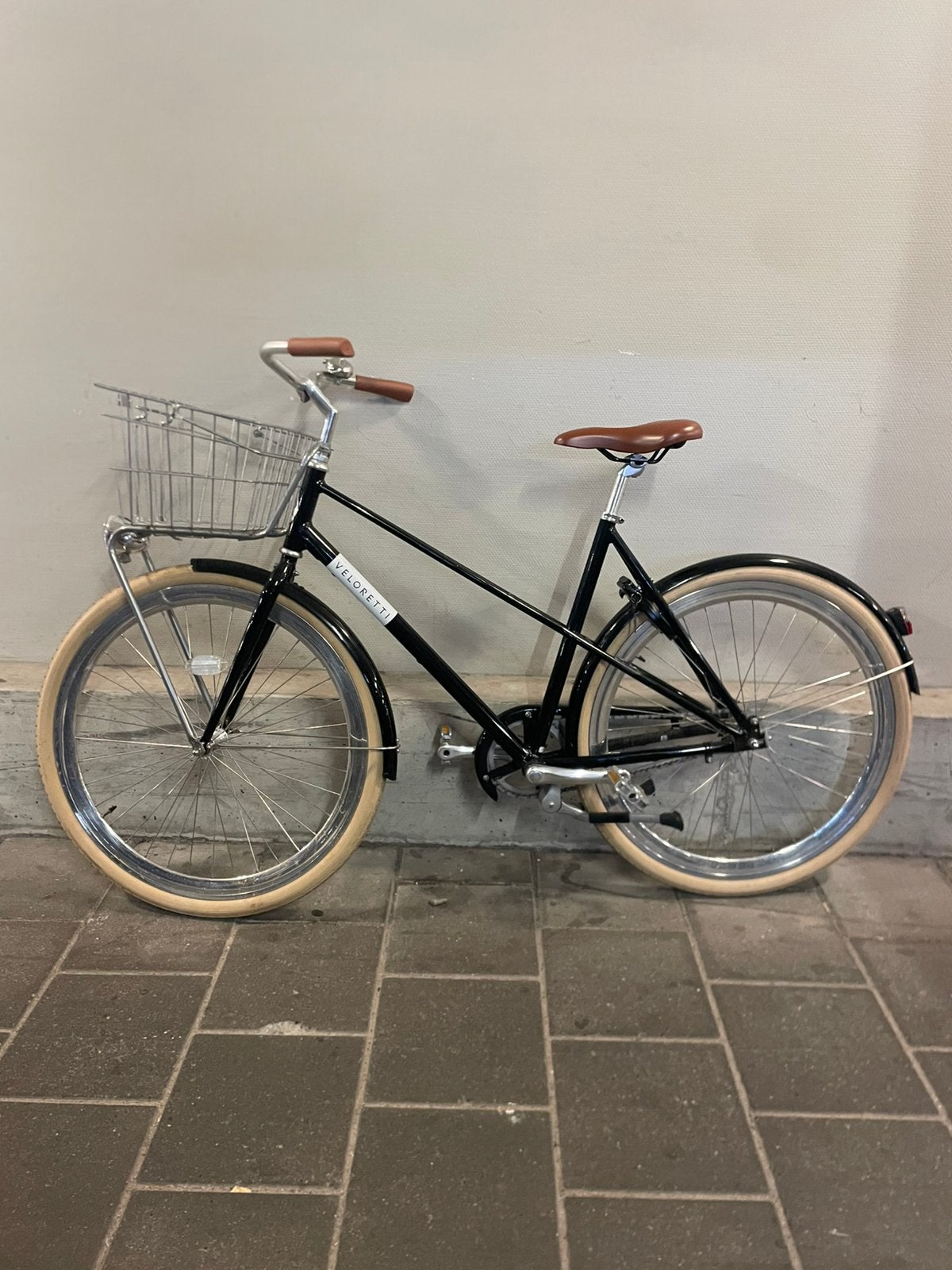 Veloretti - Damesfiets - Zo goed als nieuw - Dubbelslot, Fietsen en Brommers, Terugtraprem, (Extra) lage instap, Zo goed als nieuw