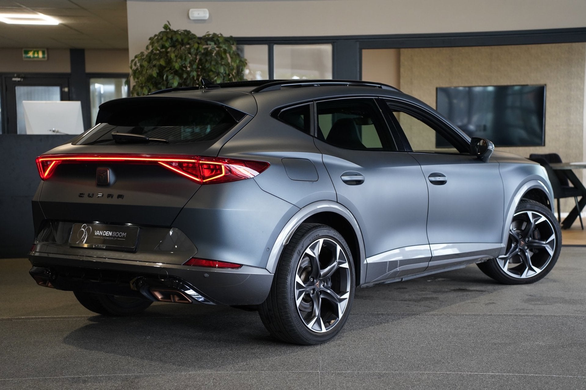 CUPRA Formentor 1.4 e-Hybrid VZ Performance 245PK Matt Pano, Auto's, Cupra, Dealer onderhouden, Gebruikt, Zwart, 4 cilinders