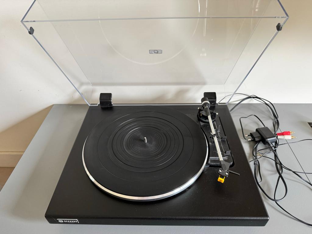 Rekkord F300 Platenspeler met stofkap en Ludic Hitra, Ophalen of Verzenden, Zo goed als nieuw, Platenspeler, Overige merken