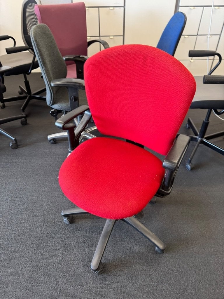 Bureaustoel rood met armleuningen, Ophalen, Gebruikt, Rood, Bureaustoel