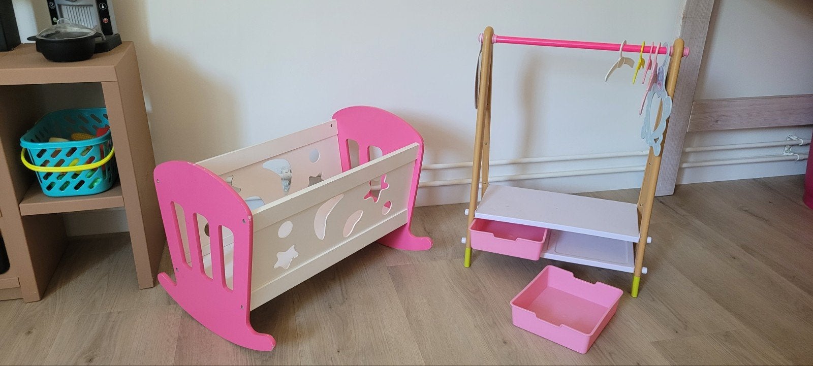 Babyborn kledingrek en houten Poppenwieg, Ophalen, Gebruikt, Babypop