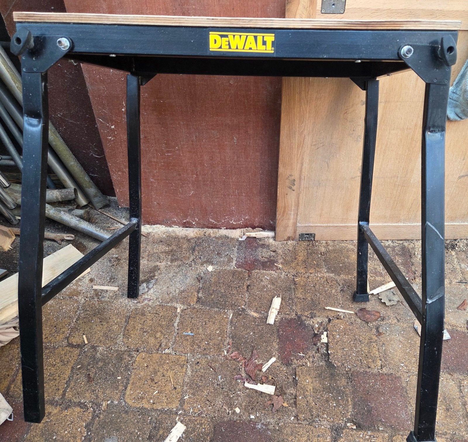 Dewalt Zaagtafel DE1000 - Inklapbaar en Robuust, Ophalen, Gebruikt, 70 tot 120 cm, Inklapbaar