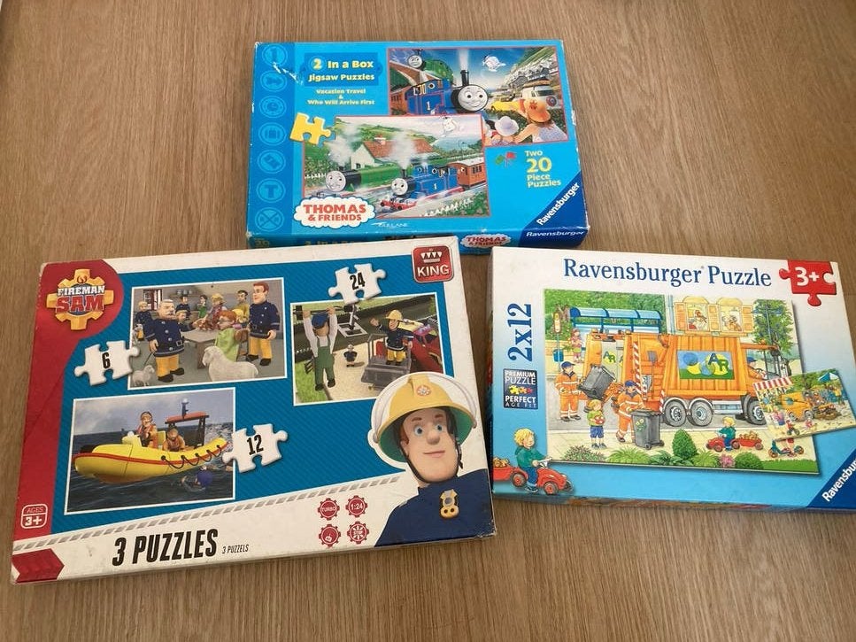 3 kinderpuzzels: Brandweerman Sam, Thomas de Trein, Ravensbu, Ophalen of Verzenden, 10 tot 50 stukjes, Gebruikt, 2 tot 4 jaar