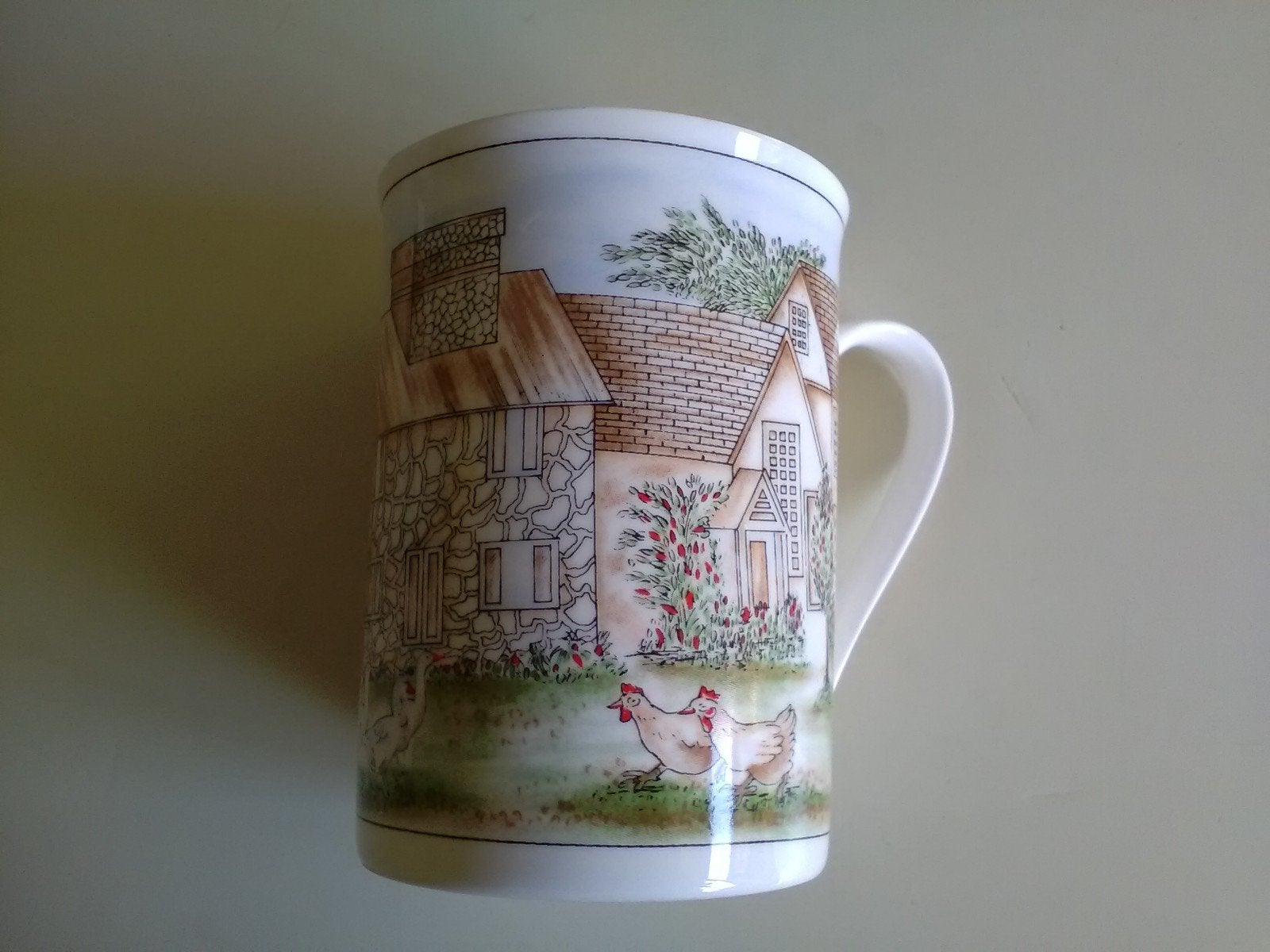 Engelse mok met cottage en dieren, Ophalen of Verzenden, Aardewerk, Overige stijlen, Kop(pen) en/of Schotel(s)