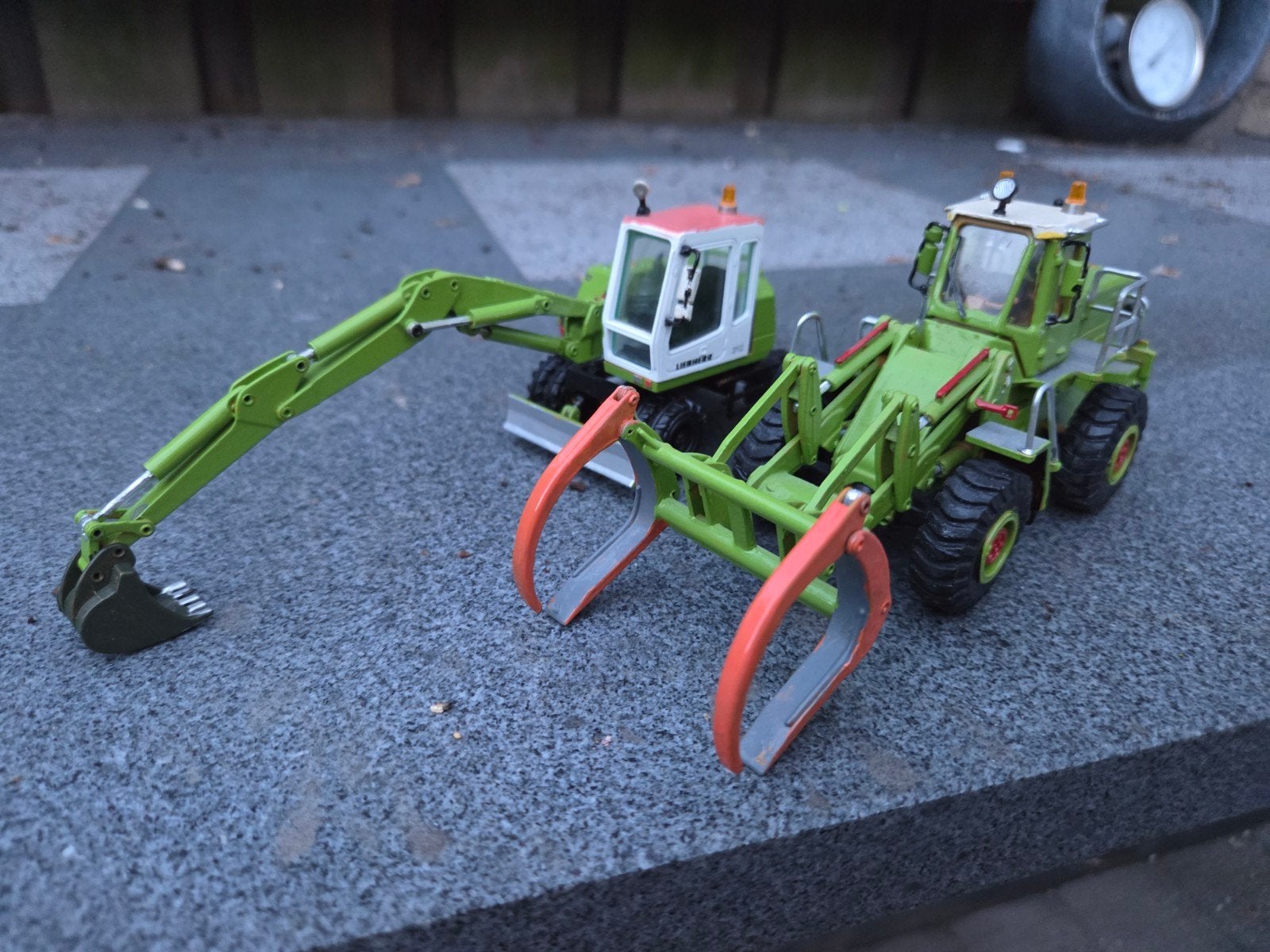 Fiat Allis Shovel en Liebherr mobiele kraan, Hobby en Vrije tijd, Ophalen of Verzenden, Gebruikt, Hijskraan, Tractor of Landbouw