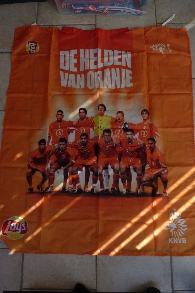 nieuw cape Helden van Oranje KNVB LAYS + autoraam vaantje, Verzamelen, Ophalen of Verzenden, Zo goed als nieuw, Overige binnenlandse clubs