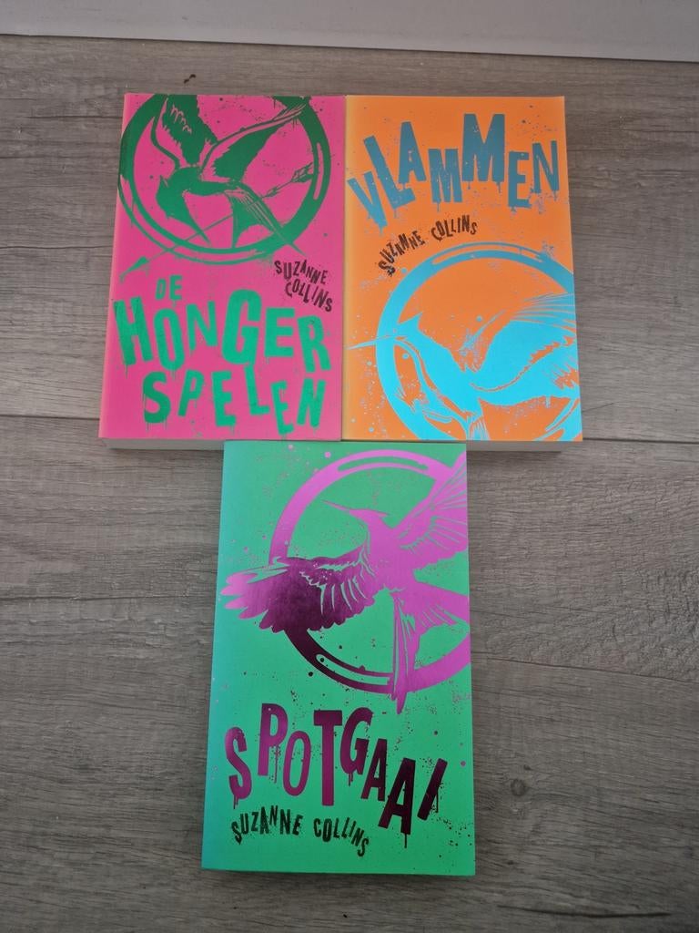 Boeken suzanne collins hunger games hongerspelen 1 2 3 neon, Boeken, Ophalen of Verzenden, Zo goed als nieuw