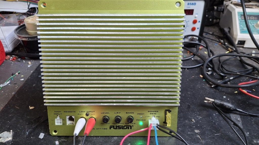 Fusion EN-AT1100 Mono Versterker inbouw voor subwoofer, Auto diversen, 203B Henderson Road #12-12A Singapore 159546, Fusion, Zo goed als nieuw
