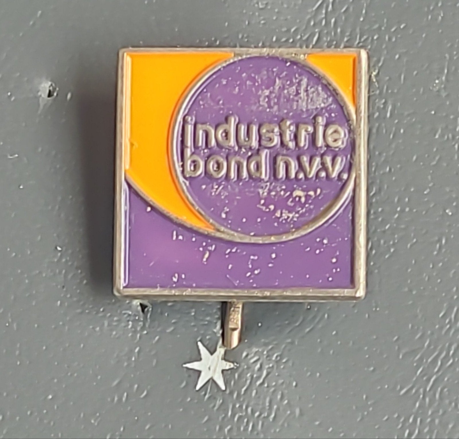 Vintage Speldje Industrie Bond N.V.V. - Uniek Verzamelobject, Verzenden, Gebruikt, Overige onderwerpen, Speldje of Pin