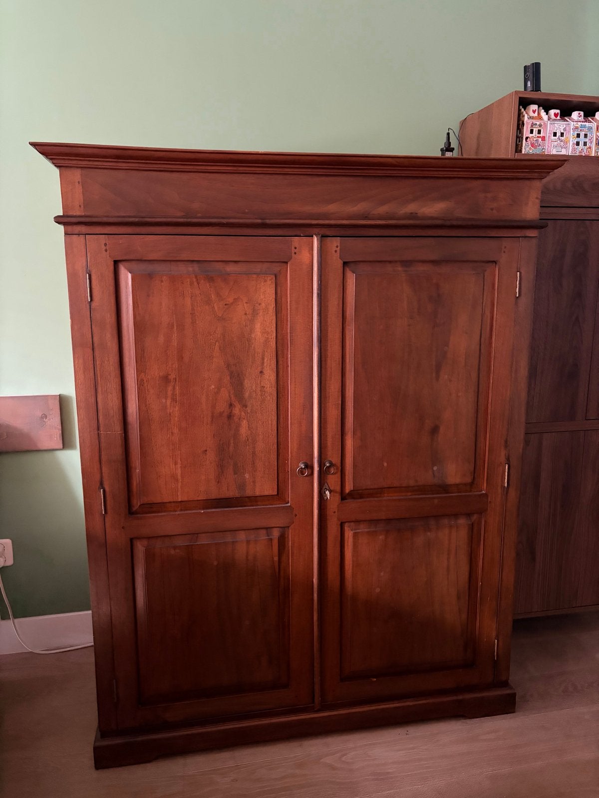 Brocante kast in warme bruine kleur, 160x65x130, Ophalen, Gebruikt