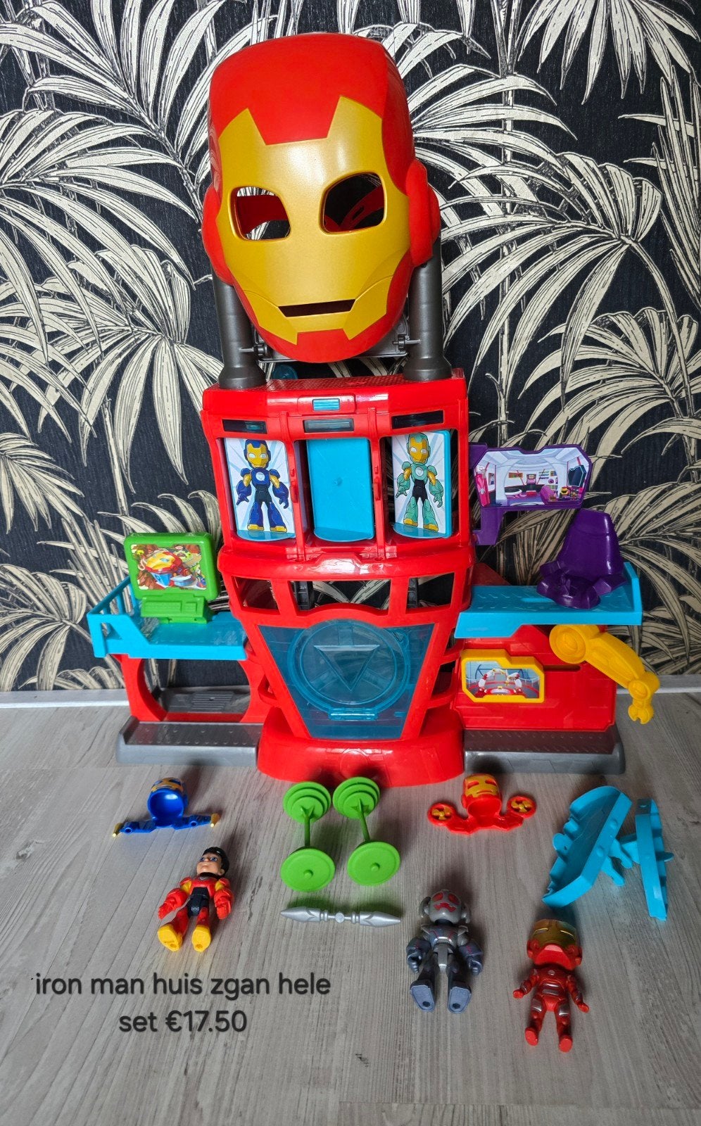 iron man speel huis met poppetjes, Ophalen, Zo goed als nieuw