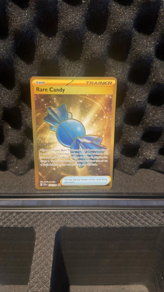 Rare Candy Gold Secret Rare (215/198), Hobby en Vrije tijd, Verzamelkaartspellen | Pokémon, Ophalen of Verzenden, Zo goed als nieuw