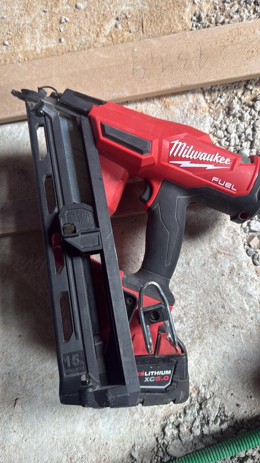 Milwaukee M18 FN15GA FUEL 15GA Afwerk Nagelpistool + Accu, Ophalen of Verzenden, Gebruikt, Overige typen