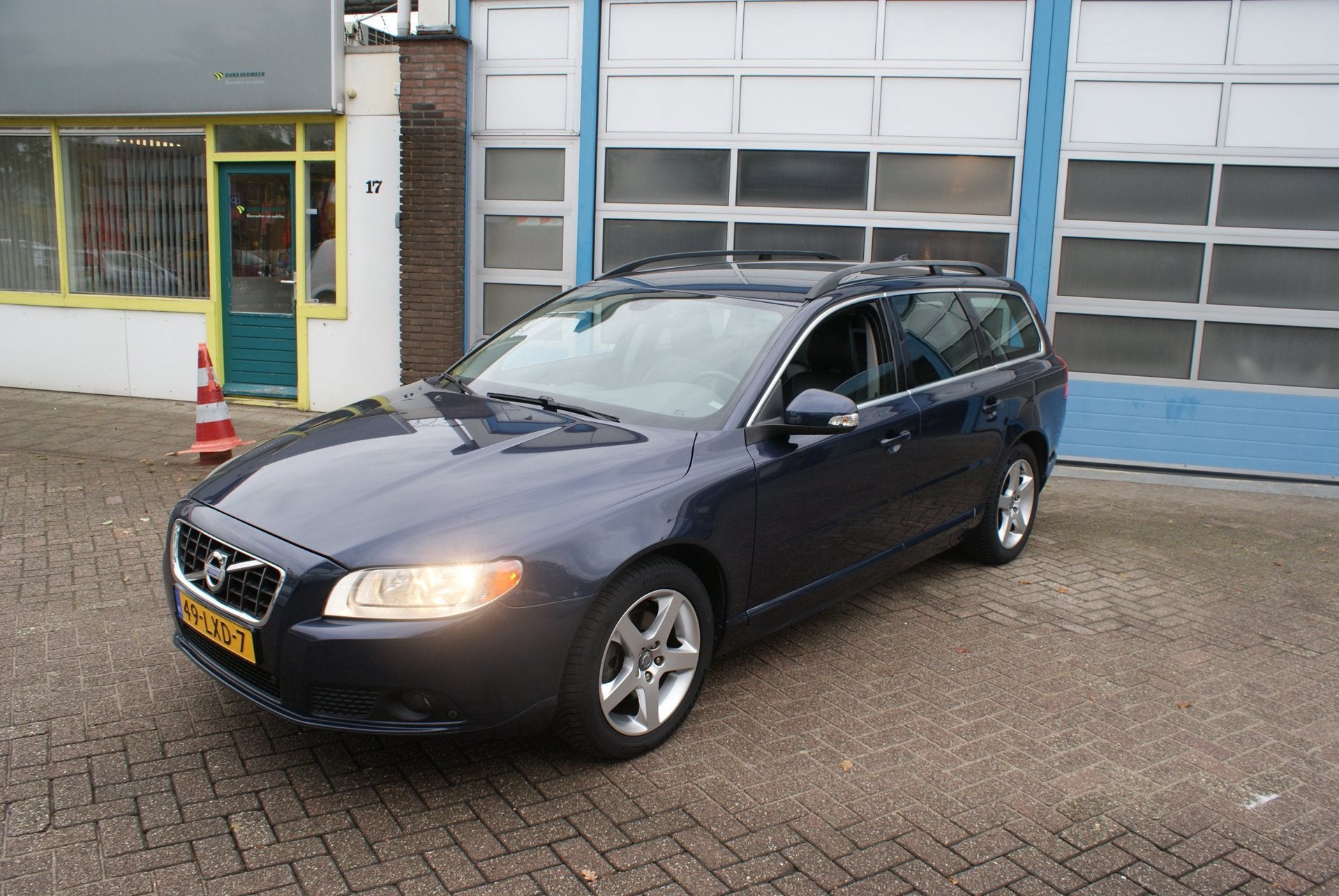Volvo V70 2.0T Momentum, Voorwielaandrijving, Euro 5, 4 cilinders, Blauw