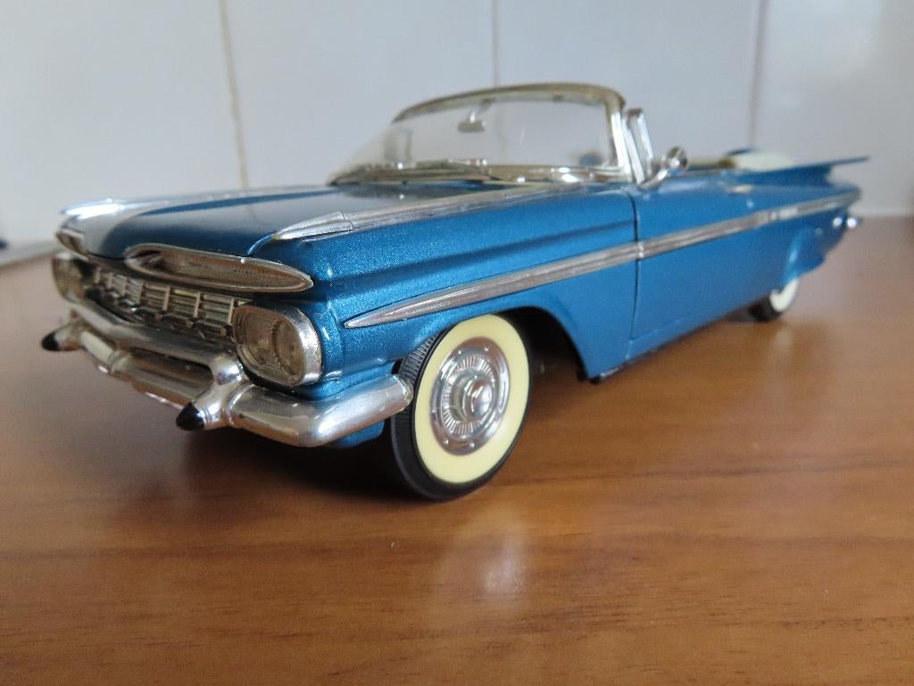 Roadlegends Chevrolet Impala Cabrio 1959 1:18 zeer fraai, Ophalen of Verzenden, Zo goed als nieuw, Auto, Overige merken