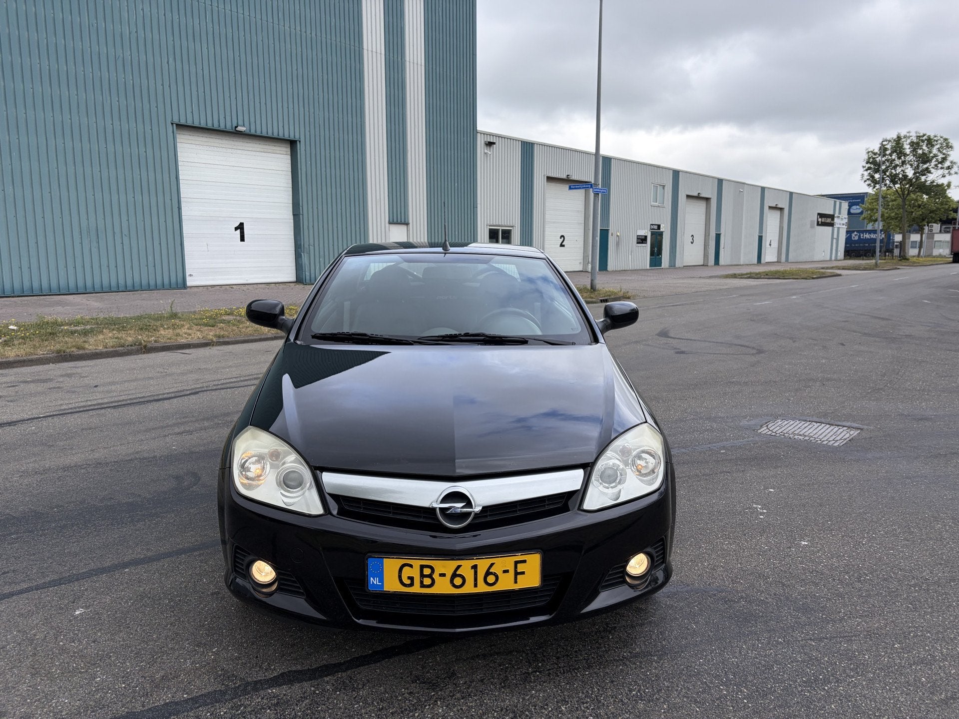 Opel Tigra TwinTop 1.4-16V Cosmo Automaat 90 PK. (bj 2006), Auto's, Gebruikt, Zwart, 4 cilinders, Cabriolet