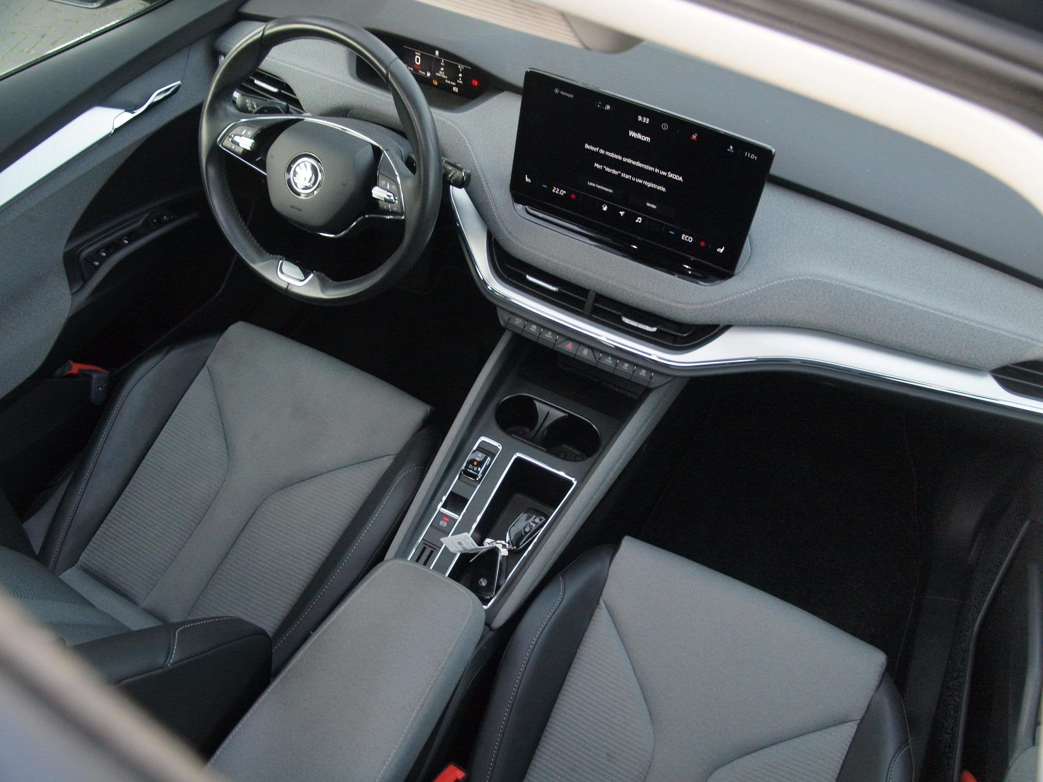 Skoda Enyaq iV 80 | Panoramadak | Trekhaak | Camera | Warmte, Dealer onderhouden, Achterwielaandrijving, Gebruikt, 544 km