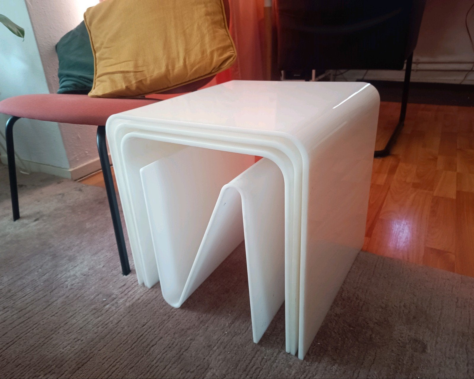 Set van jaren '60 design acryl/plexiglas nesttafels, Ophalen, Minder dan 45 cm, Gebruikt, Modern