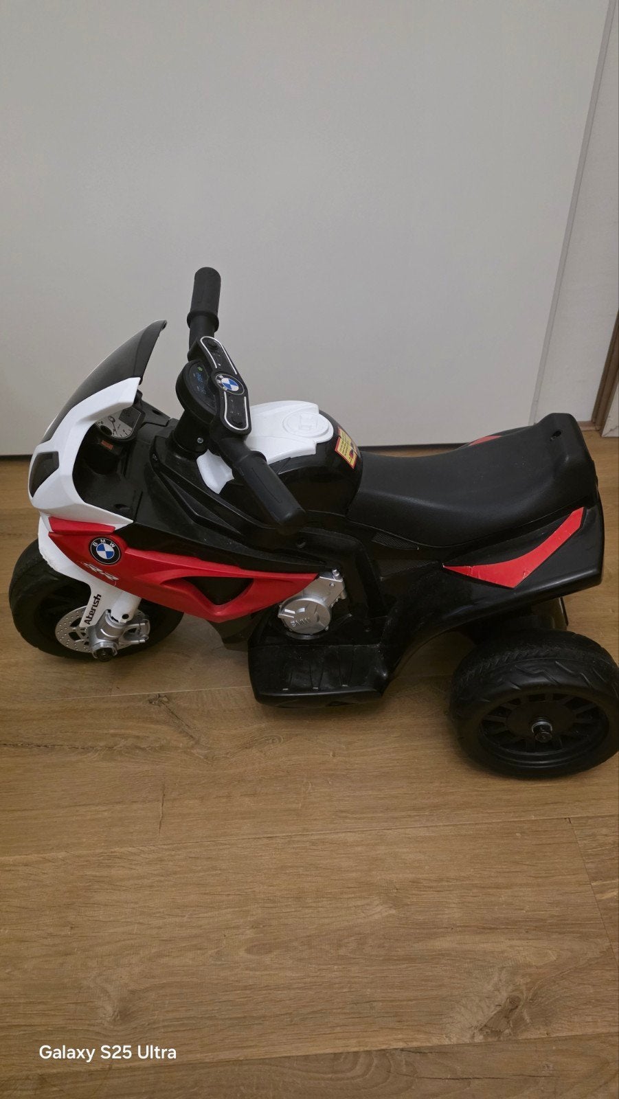 Elektrische kindermotor BMW, Kinderen en Baby's, Speelgoed | Speelgoedvoertuigen, Ophalen, Zo goed als nieuw