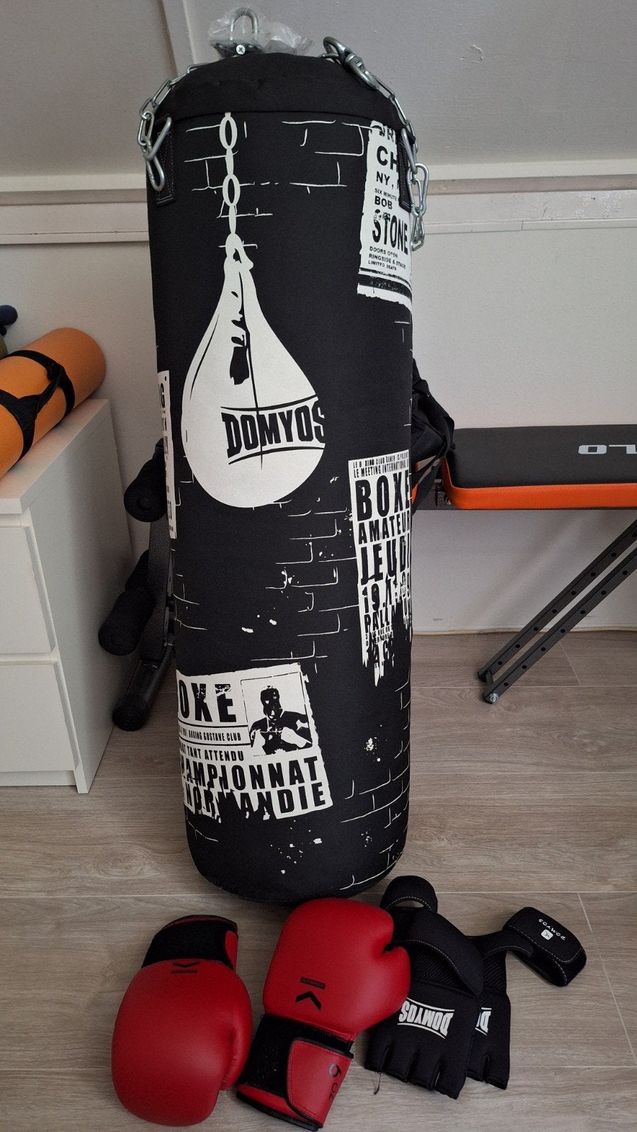 Domyos bokszak met 2 sets handschoenen, Sport en Fitness, Boksen, Ophalen, Gebruikt, Bokszak