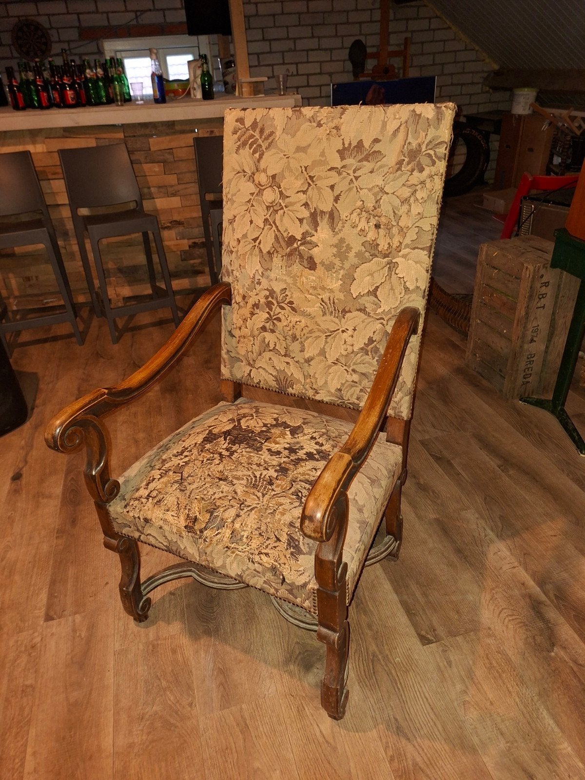 Antieke fauteuil met gebloemde bekleding, Ophalen of Verzenden