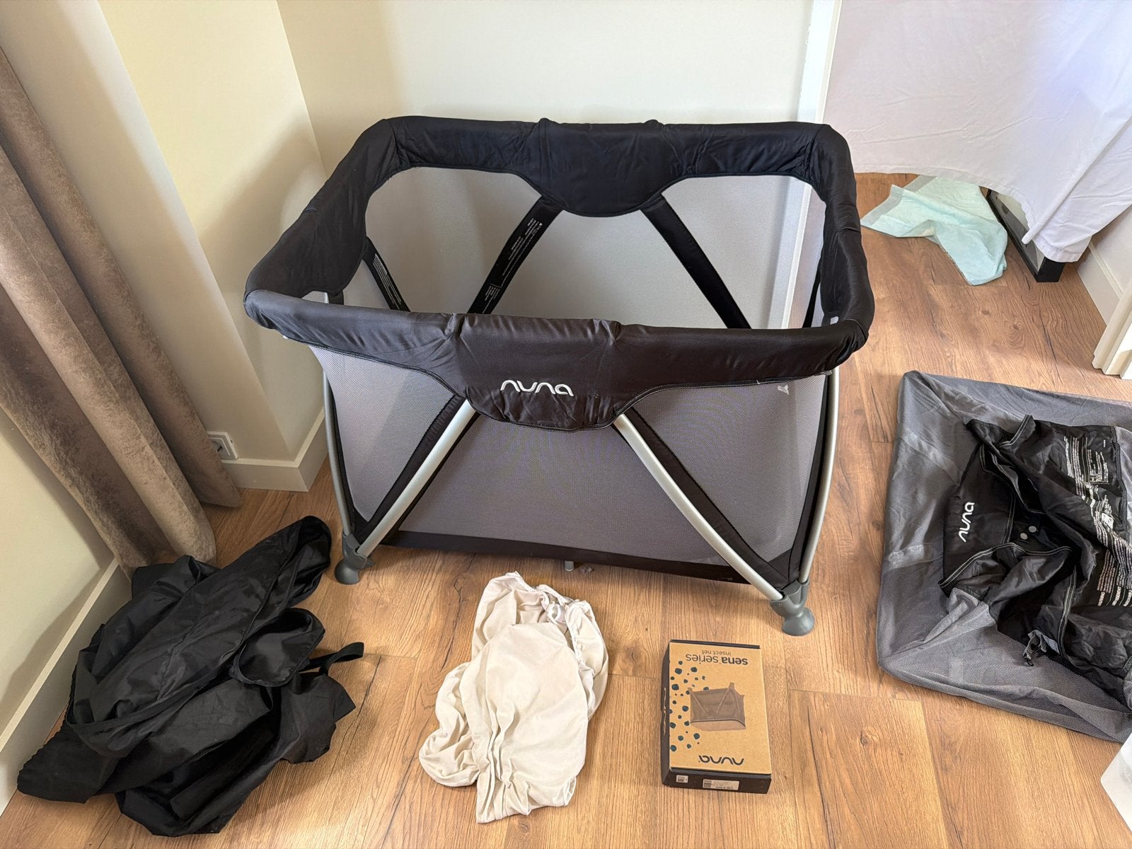 Nuna Sena Series Reiswieg/Box - Zo goed als nieuw, Kinderen en Baby's, Boxen, Ophalen, Zo goed als nieuw, Rechthoekig, Boxkleed