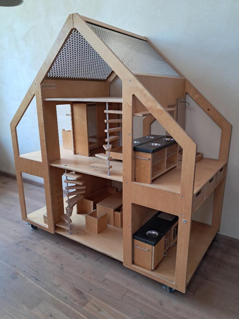 Liliane duurzame poppenvilla poppenhuis met inrichting, Kinderen en Baby's, Speelgoed | Poppenhuizen, Ophalen, Gebruikt, Poppenhuis