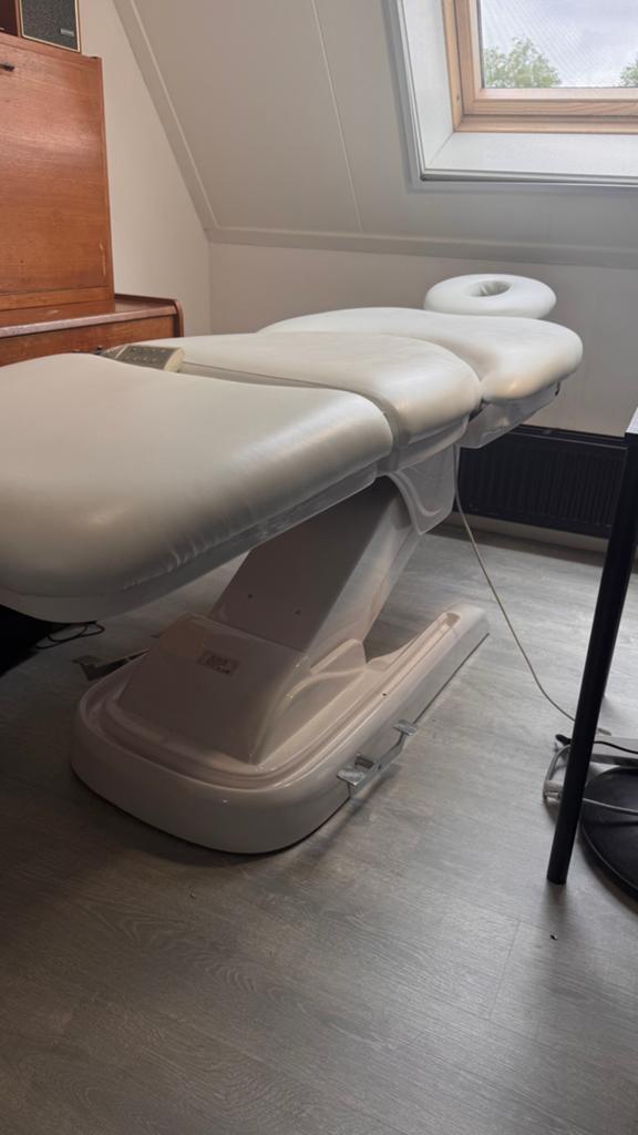Elektrische behandelbank voor cosmetische behandelingen, Ophalen, Wit, Eén