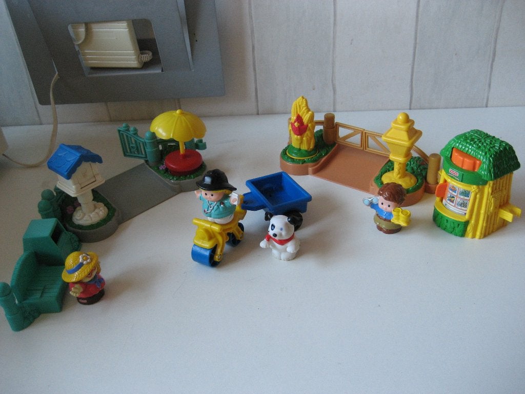 little people park met hekken poppetjes fisher price, Ophalen of Verzenden, Zo goed als nieuw, Speelset