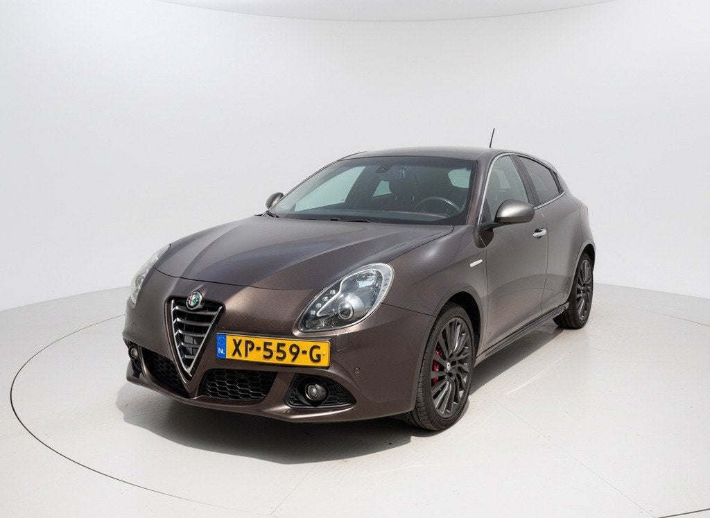 Alfa Romeo Giulietta 2.0 JTDm Exclusive - Very good conditio, Euro 5, 4 cilinders, Bruin, 23 km/l