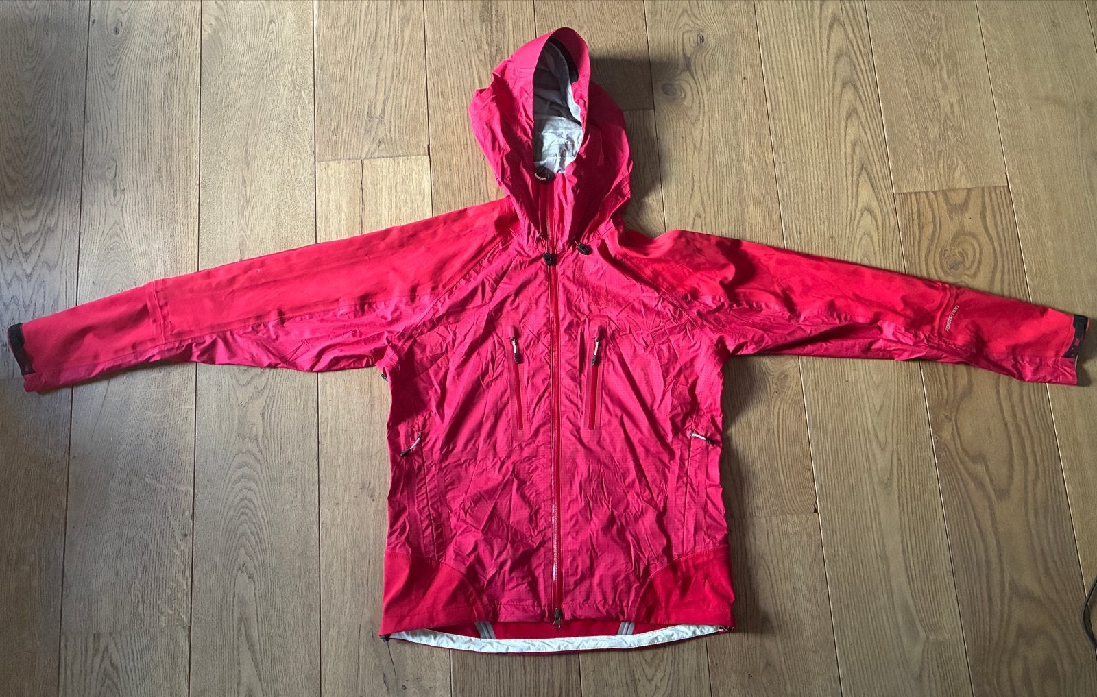 Adidas Formotion Regenjas Rood Maat M, Ophalen of Verzenden, Zo goed als nieuw