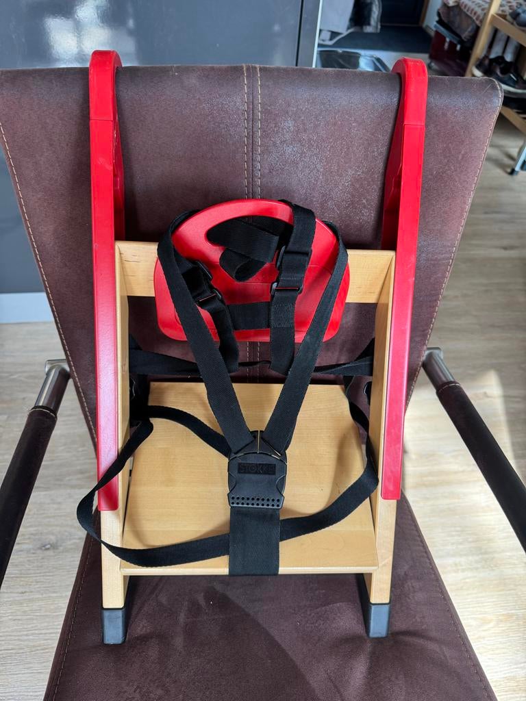 Stokke Handysitt Verhogingsstoeltje Rood, Kinderen en Baby's, Kinderstoelen, Ophalen, Gebruikt, Overige typen, Gordel(s)