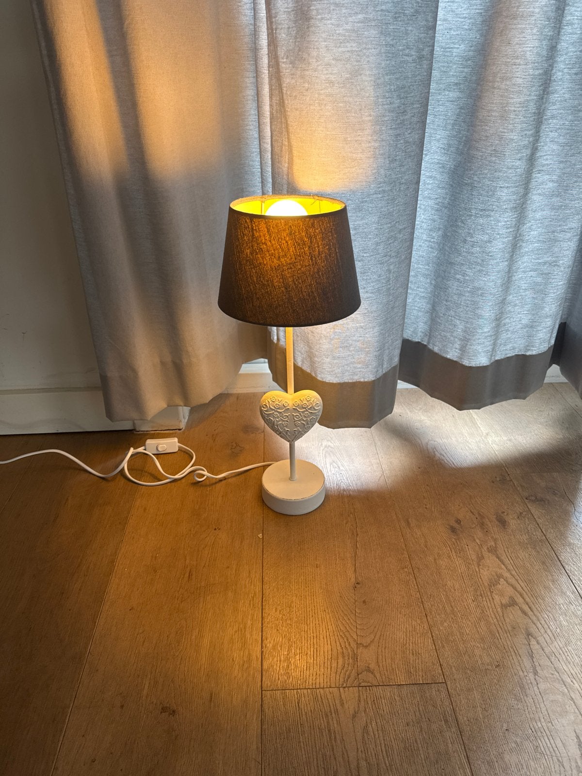 Nachtlampje met hartje en zwarte kap, Ophalen of Verzenden, Zo goed als nieuw, Stof, Minder dan 50 cm
