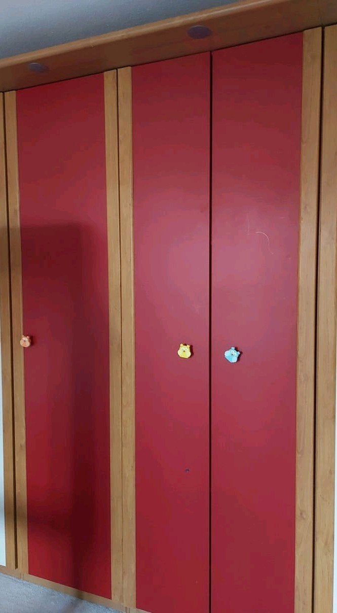 Mooie ruime IKEA kledingkast in rood, Ophalen, Met deur(en), Gebruikt, 100 tot 150 cm