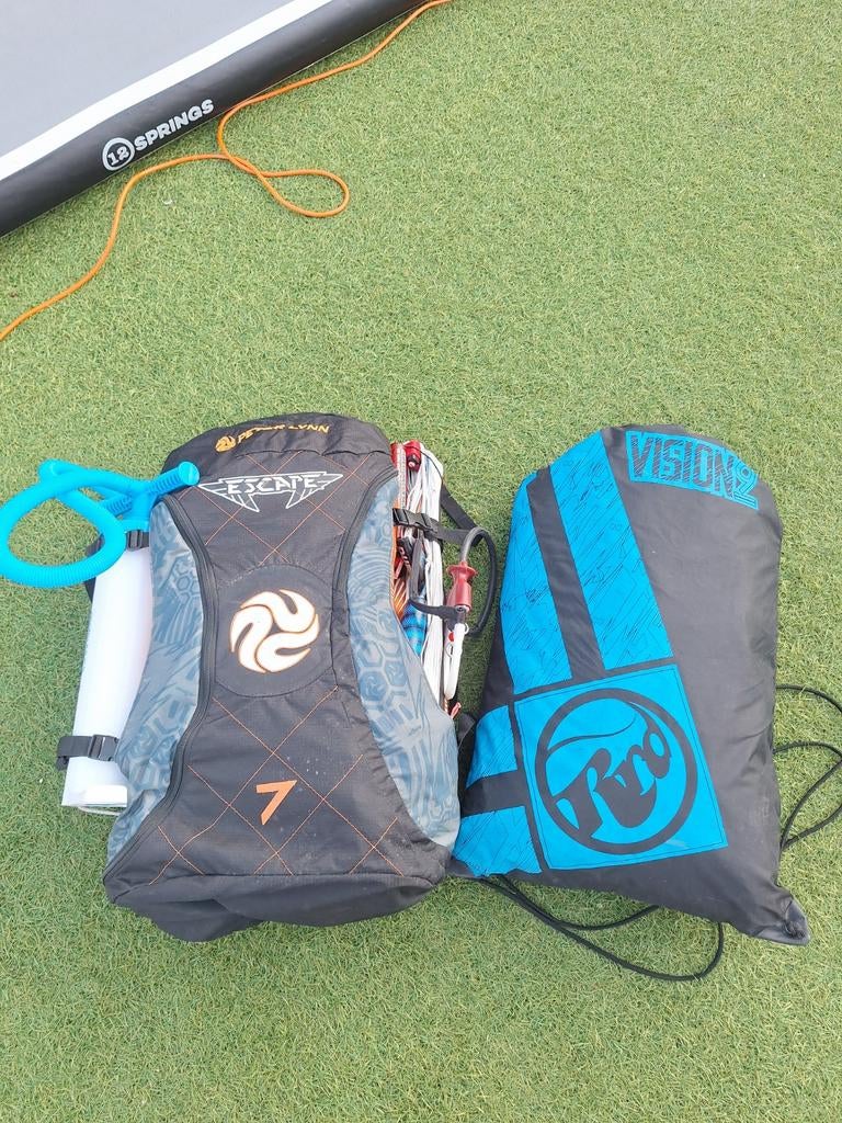 KAPOTTE KITES 9m en 7m bar en pomp Rrd en peter lynn., Watersport en Boten, Kitesurfen, Gebruikt, 9 m², Geen board, Ophalen of Verzenden