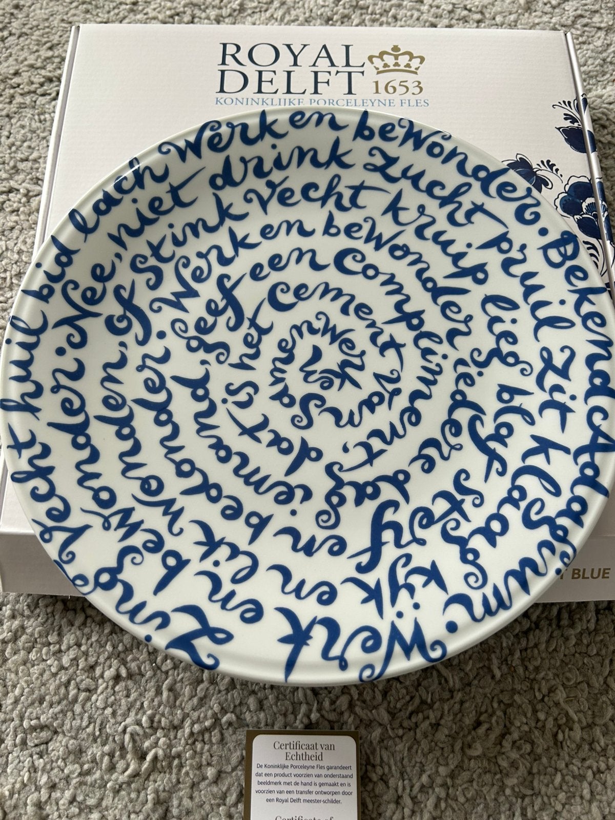 Royal Delft porselein bord “Samenwerken”, Verzamelen, Ophalen of Verzenden, Nieuw, Porselein, Bord of Schaal