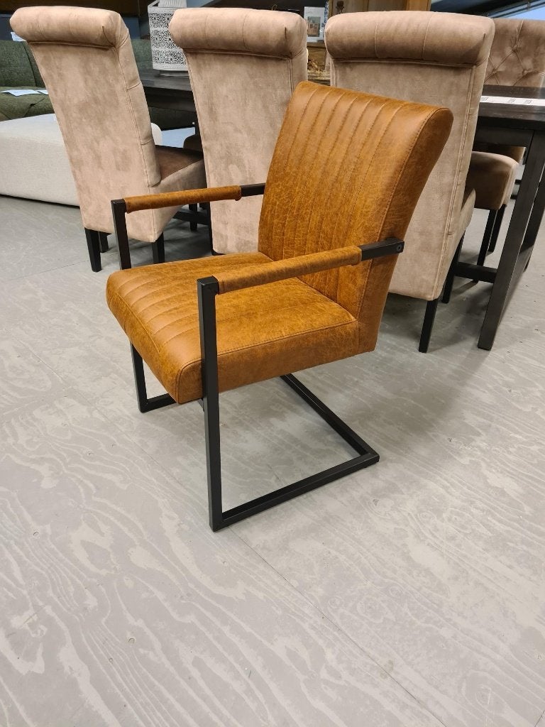 *OPRUIMING* 1 Eetkamerstoel Cortes Cognac €179,- NU €75,- (2, Huis en Inrichting, Bruin, Nieuw, Leer, Ophalen of Verzenden