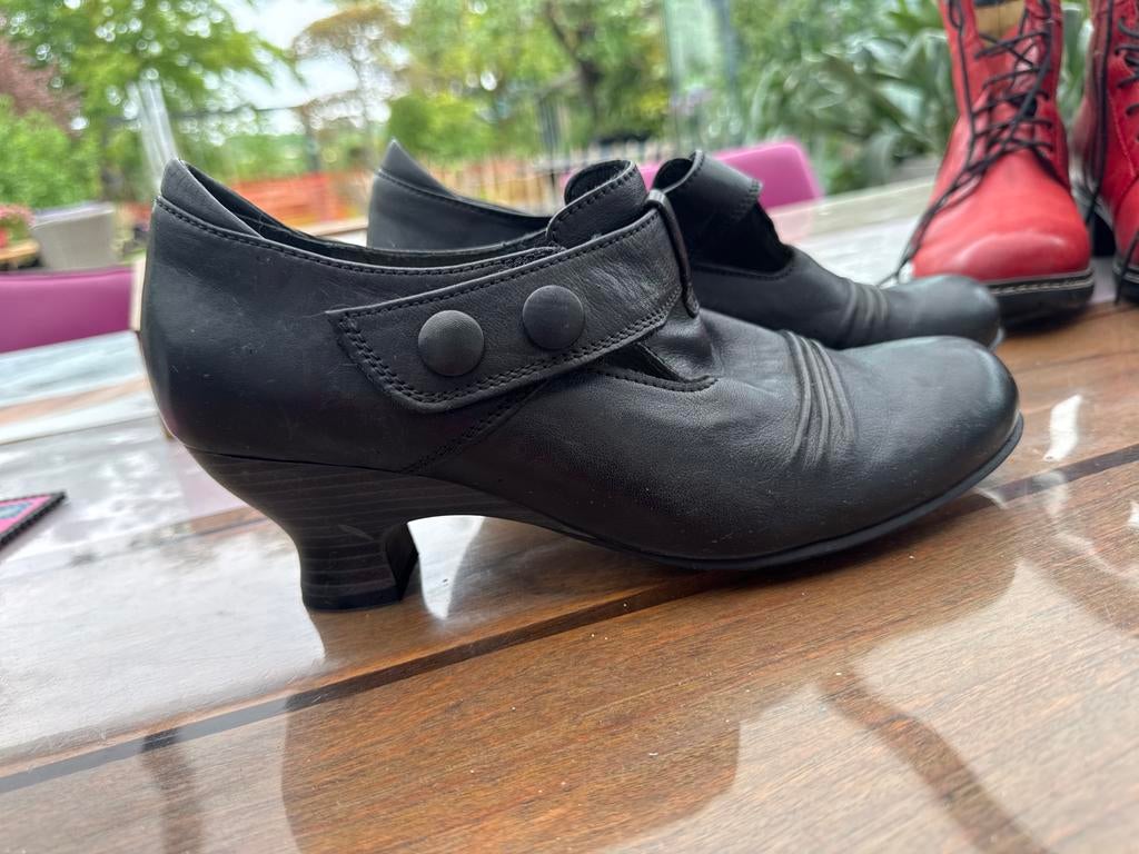 Zwarte leren schoenen met hak - Zonder binnenzooltjes, Schoenen met lage hakken, Zwart, Ophalen of Verzenden, Zo goed als nieuw