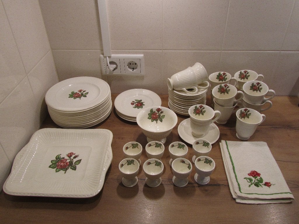 Wedgwood Moss Rose serviesdelen, Overige typen, Ophalen of Verzenden, Zo goed als nieuw, Overige stijlen