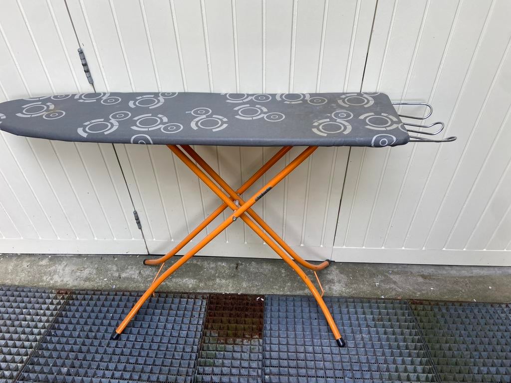Vintage brabantia strijkplank onderstel oranje., Witgoed en Apparatuur, Strijkijzers en Strijkplanken, Ophalen of Verzenden, Zo goed als nieuw