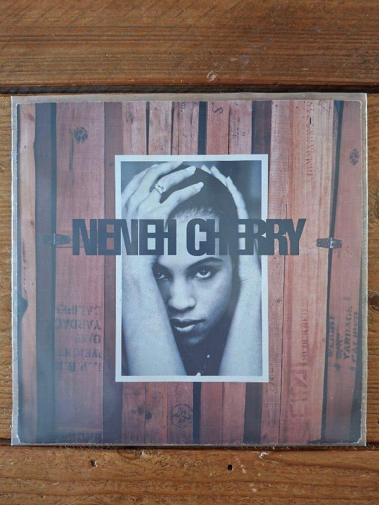 Neneh Cherry - Inna city mamma / The next generation/kiss.., Overige genres, 7 inch, Ophalen of Verzenden, Zo goed als nieuw