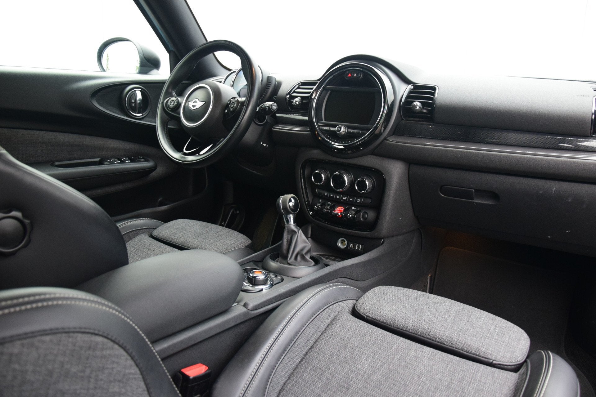 MINI Clubman 1.5 Cooper Salt Business Led Priv/Glass Navi/Bl, Voorwielaandrijving, 136 pk, Gebruikt, Blauw